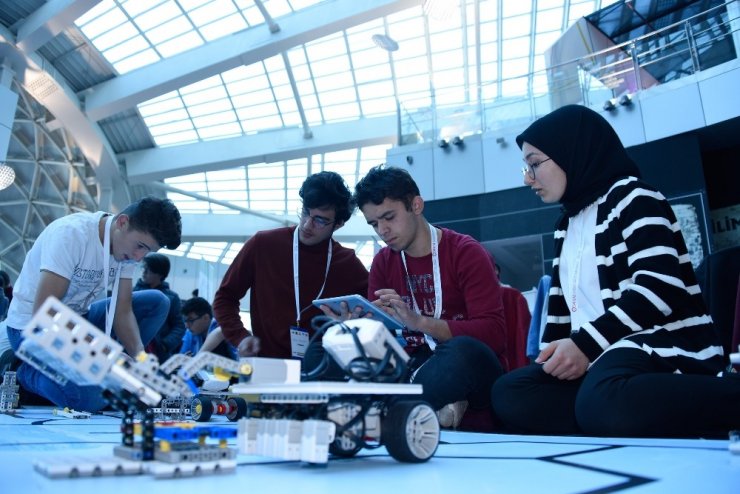 Türkiye’nin Robotları Konya Bilim Merkezi’nde yarıştı