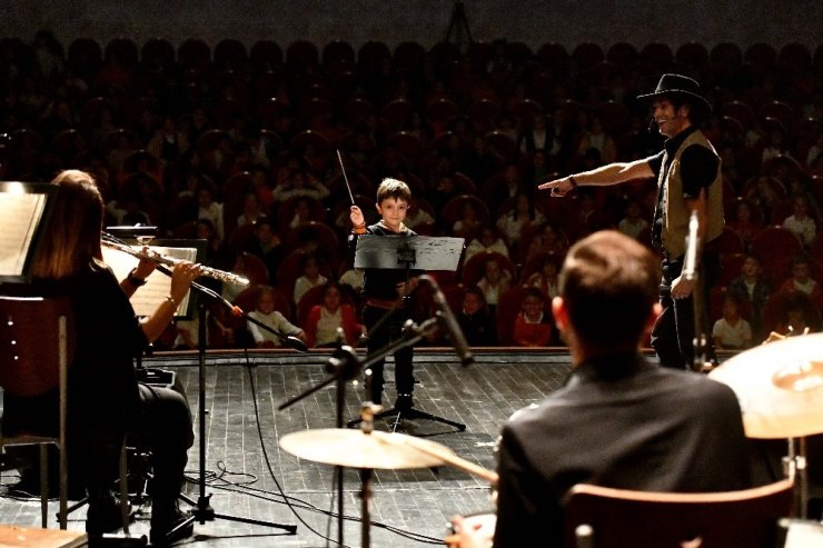 Ankara Büyükşehir Belediyesi Kent Orkestrası sezonu “Karagöz Konserde” ile açtı