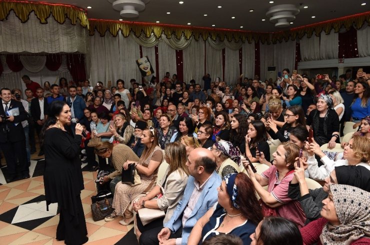 Tarsus’ta Türkan Şoray izdihamı