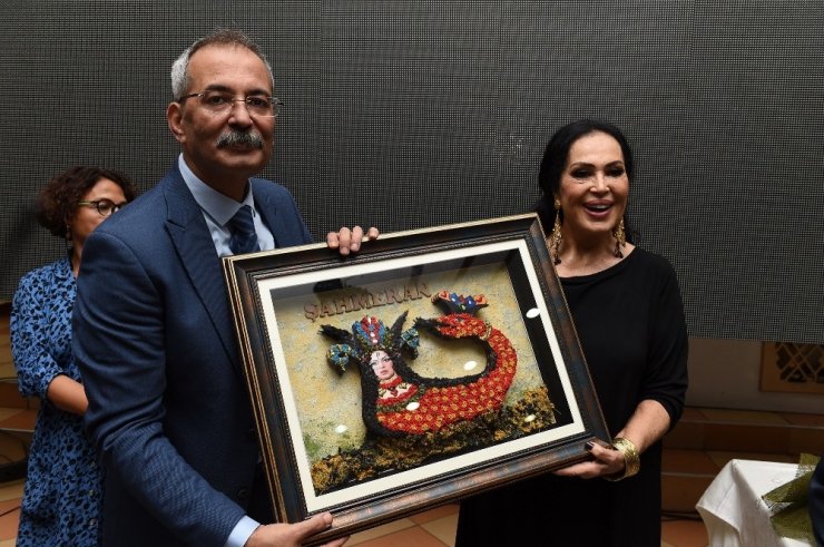 Tarsus’ta Türkan Şoray izdihamı