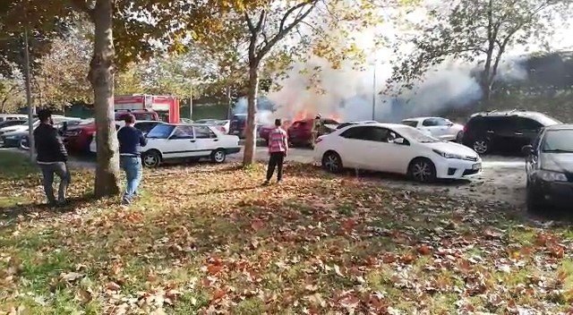 Bursa’da mangal kömürü iki arabayı yok etti