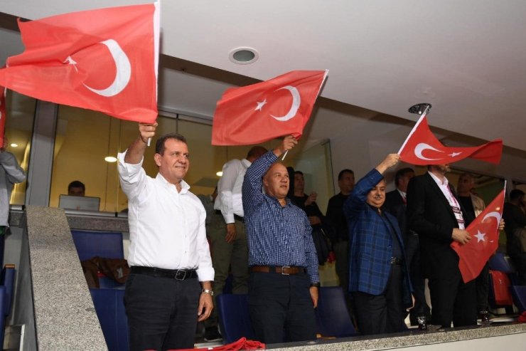Başkan Seçer, Türkiye-Litvanya maçı coşkusuna ortak oldu