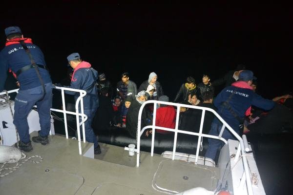 Balıkesir'de 90 kaçak göçmen yakalandı
