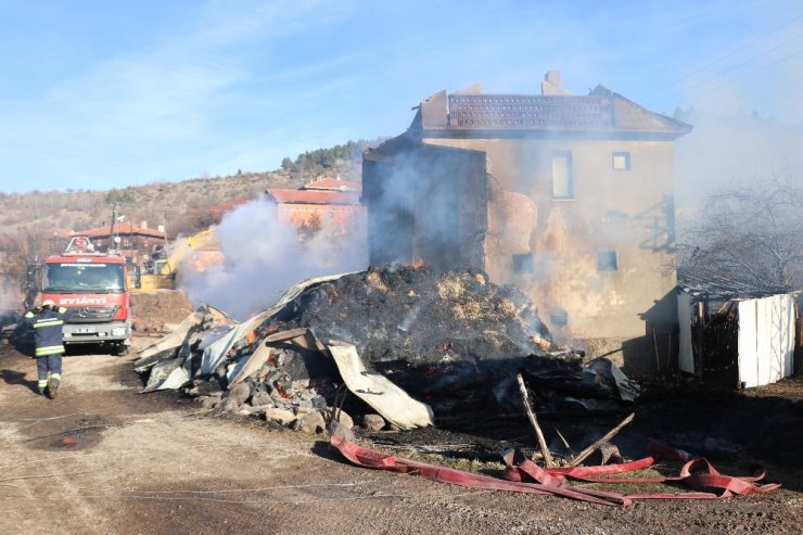 Bolu’da, 4 ev, 3 ahır ve 7 samanlık yangında kül oldu