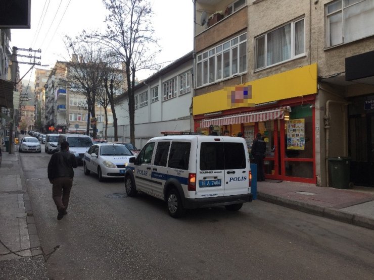 Bursa’da süpermarket soygunu güvenlik kameralarına yansıdı
