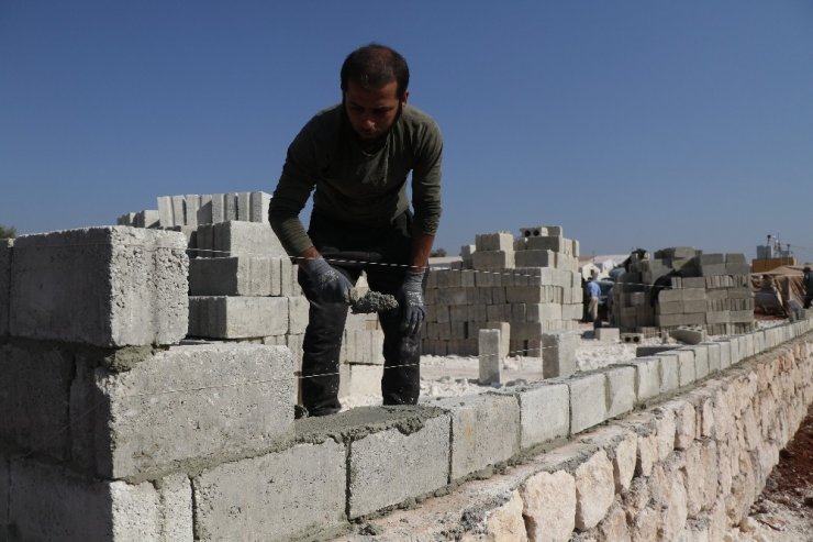 Suriye’de Erbakan’ın ismi verilen okul inşa ediliyor