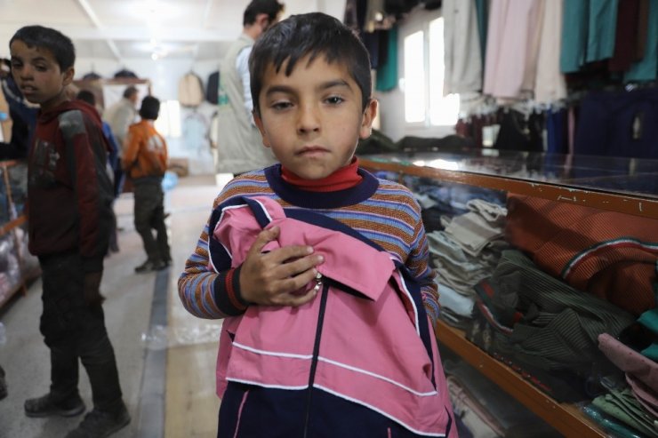 Suriyeli çocuklara anlamlı günde anlamlı sürpriz