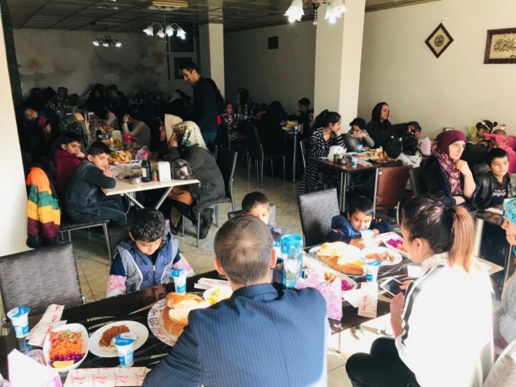 Öğrenciler ve aileleri yemekte ağırlandı