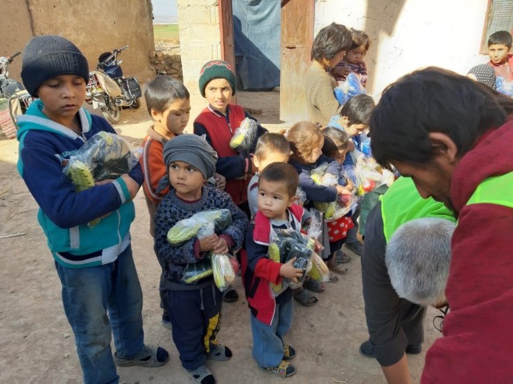 İmkander Suriyeli çocukların yüzünü güldürdü