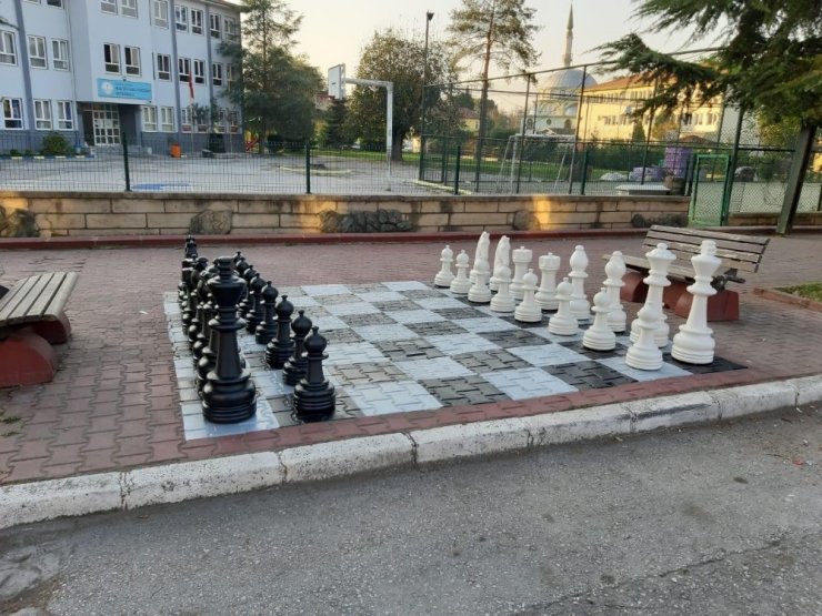 Sapanca’nın sokakları satrançla buluşmaya devam ediyor