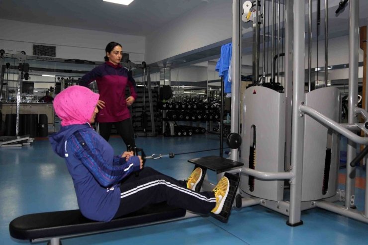 Spor kursu, skolyoz hastası Emine’nin umudu oldu