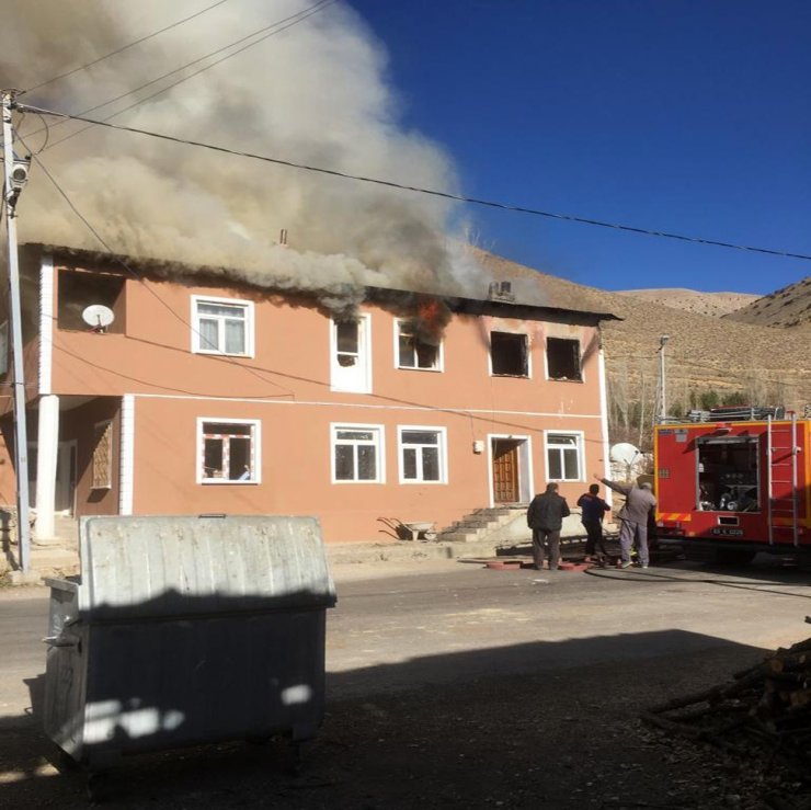 Bayburt’ta bir evde çıkan yangında 3 kişi hayatını kaybetti
