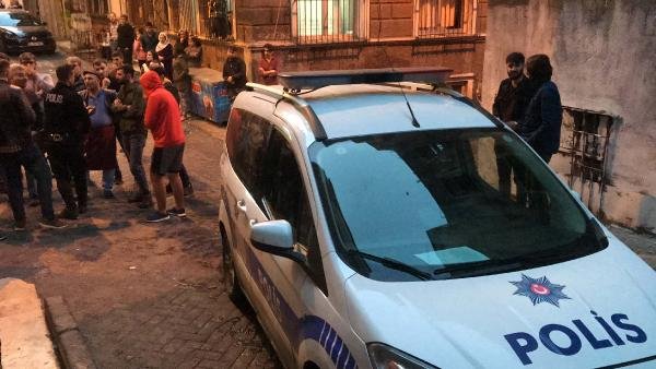 Beyoğlu'nda taciz iddiası; mahalleli öldüresiye dövdü