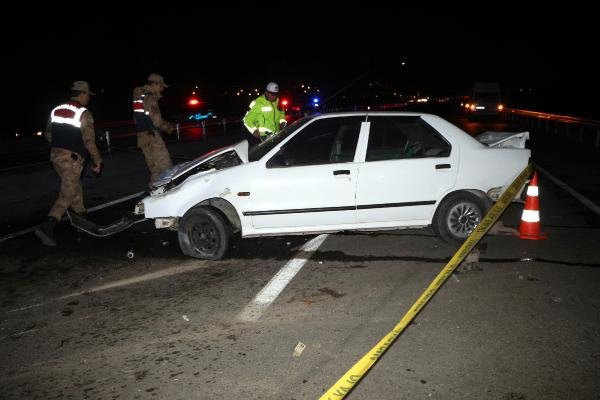 Otomobil bariyere çarptı: 1 ölü, 3 yaralı