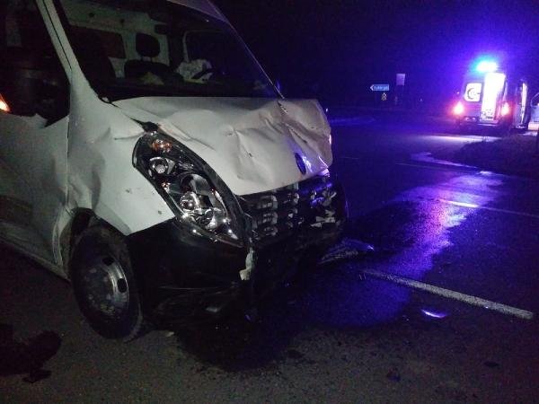 Sakarya’da kamyonet ile otomobil çarpıştı: 2 ölü, 4 yaralı