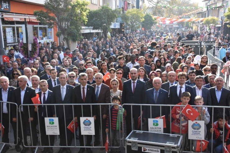 Gönen’de alışveriş festivali başladı