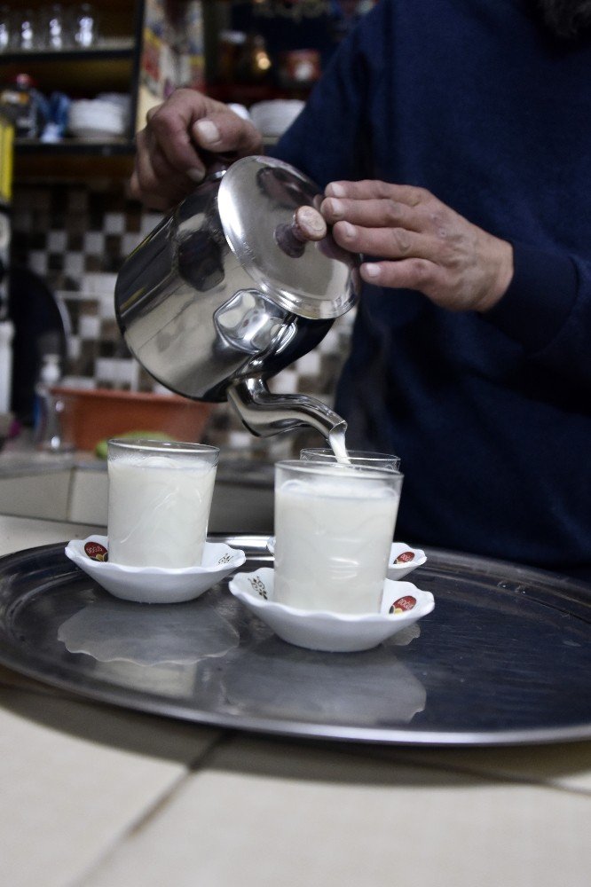 Bu ilçede kışın kahvelerde çaydan çok süt satılıyor