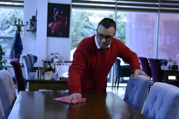 Konya'da iş insanı ve kanser hastası eşi, down sendromlu çocuklara umut oldu