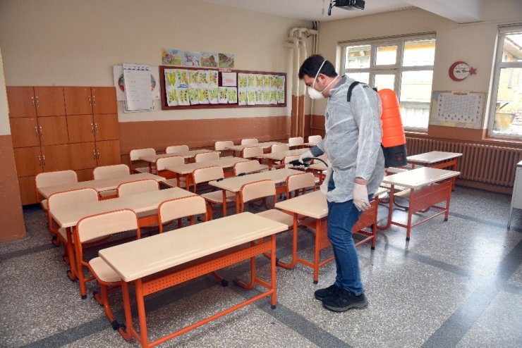 Taşköprü Belediyesi, okullar açılmadan dezenfekte ettiriyor