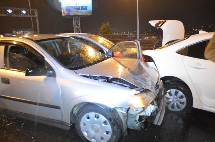 Esenyurt’ta 11 araç zincirleme trafik kazasına karıştı