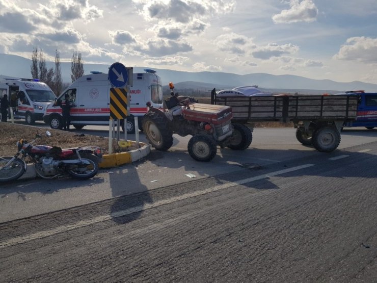 Konya’da motosikletle traktör çarpıştı: 1 ölü, 1 yaralı
