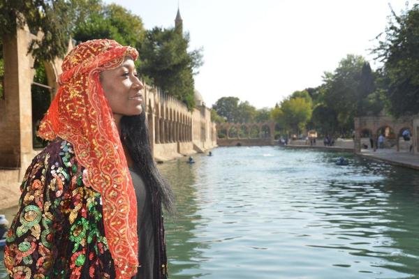 ABD'li sanatçı Della Miles, Konya'da ilahi söyleyecek