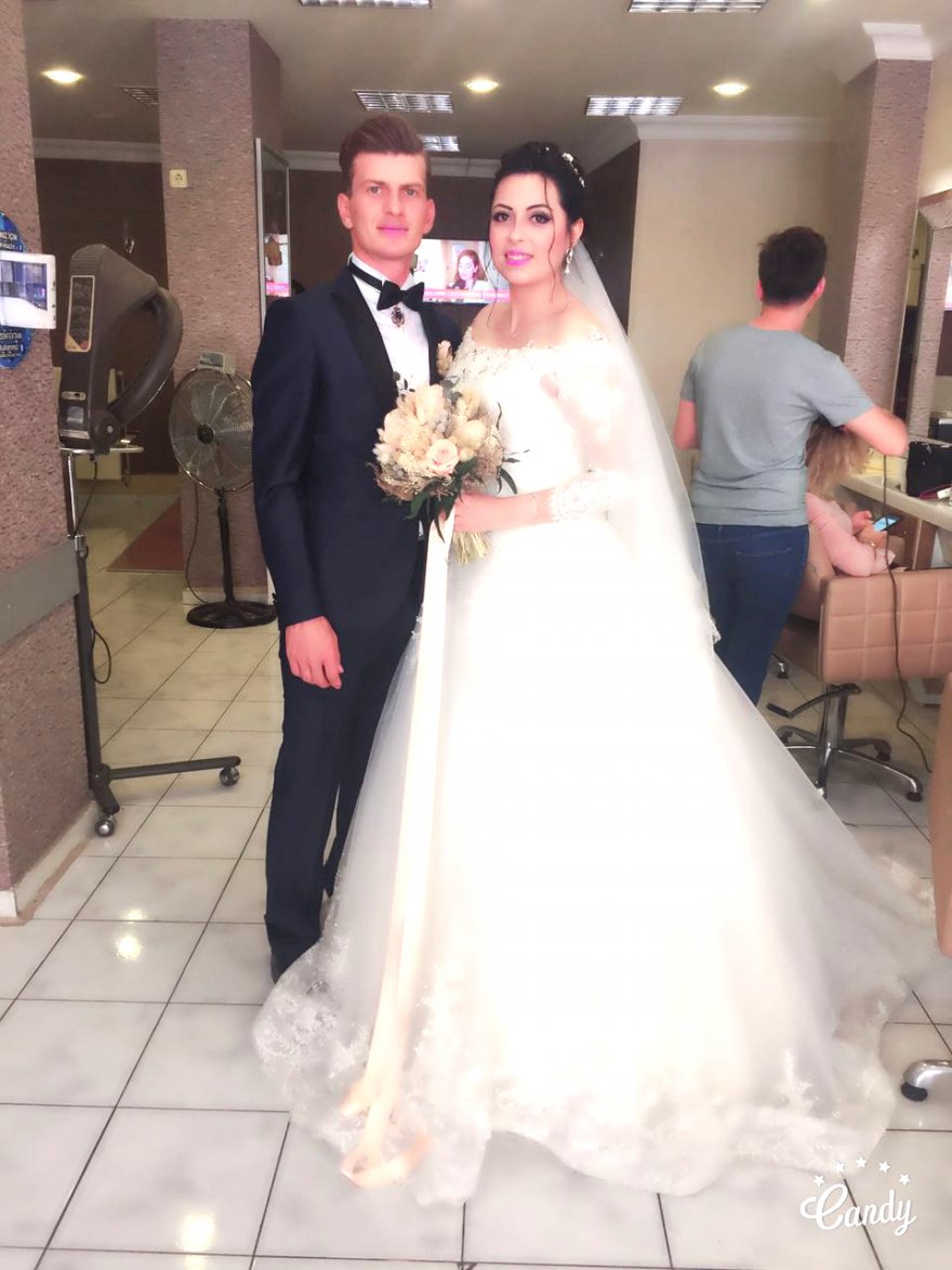 bilgin-ve-yurdabak-ailelerinin-mutlu-gunu-1.jpg bilgin-ve-yurdabak-ailelerinin-mutlu-gunu-1.jpg