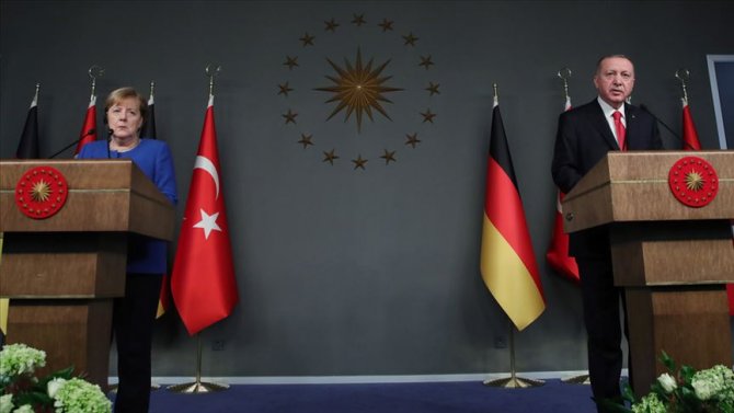 erdogan-merkel-ortak-basin-toplantisi-2.jpg