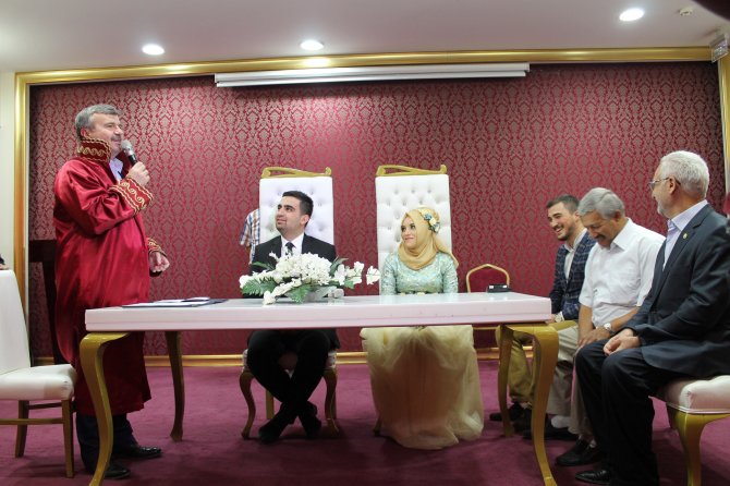 eski-il-milli-egitim-muduru-halil-sahin-oglunu-evlendirdi-1.jpg eski-il-milli-egitim-muduru-halil-sahin-oglunu-evlendirdi-1.jpg