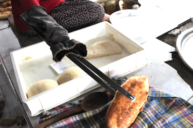 tandir-ekmegi-konyada-yasatiliyor-4.jpg