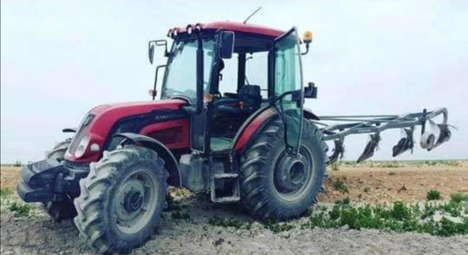 Konya Da Deponun Kapisini Kirip Iki Adet Traktoru Caldilar