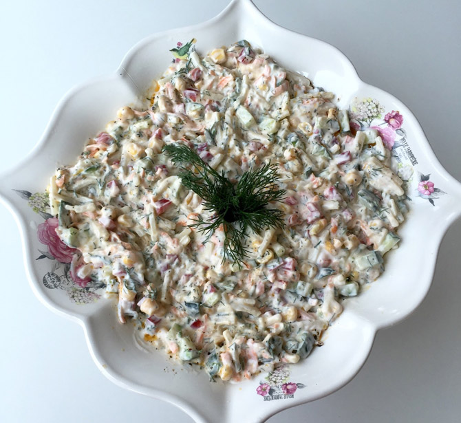 yogurtlu-eriste-salatasi.jpg